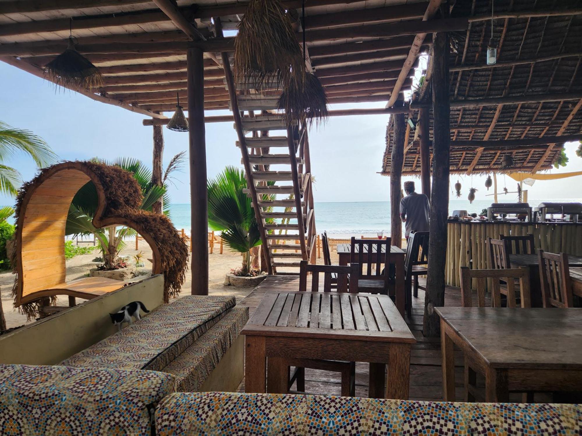 Two Palms Hotel Джамбиани Екстериор снимка