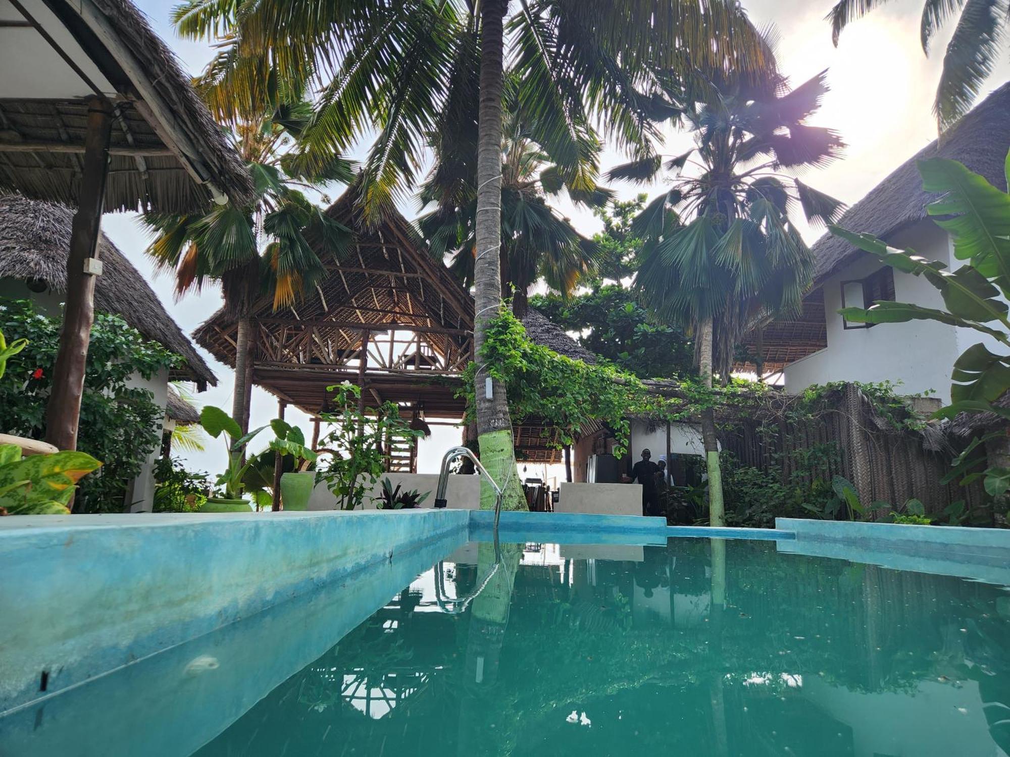 Two Palms Hotel Джамбиани Екстериор снимка