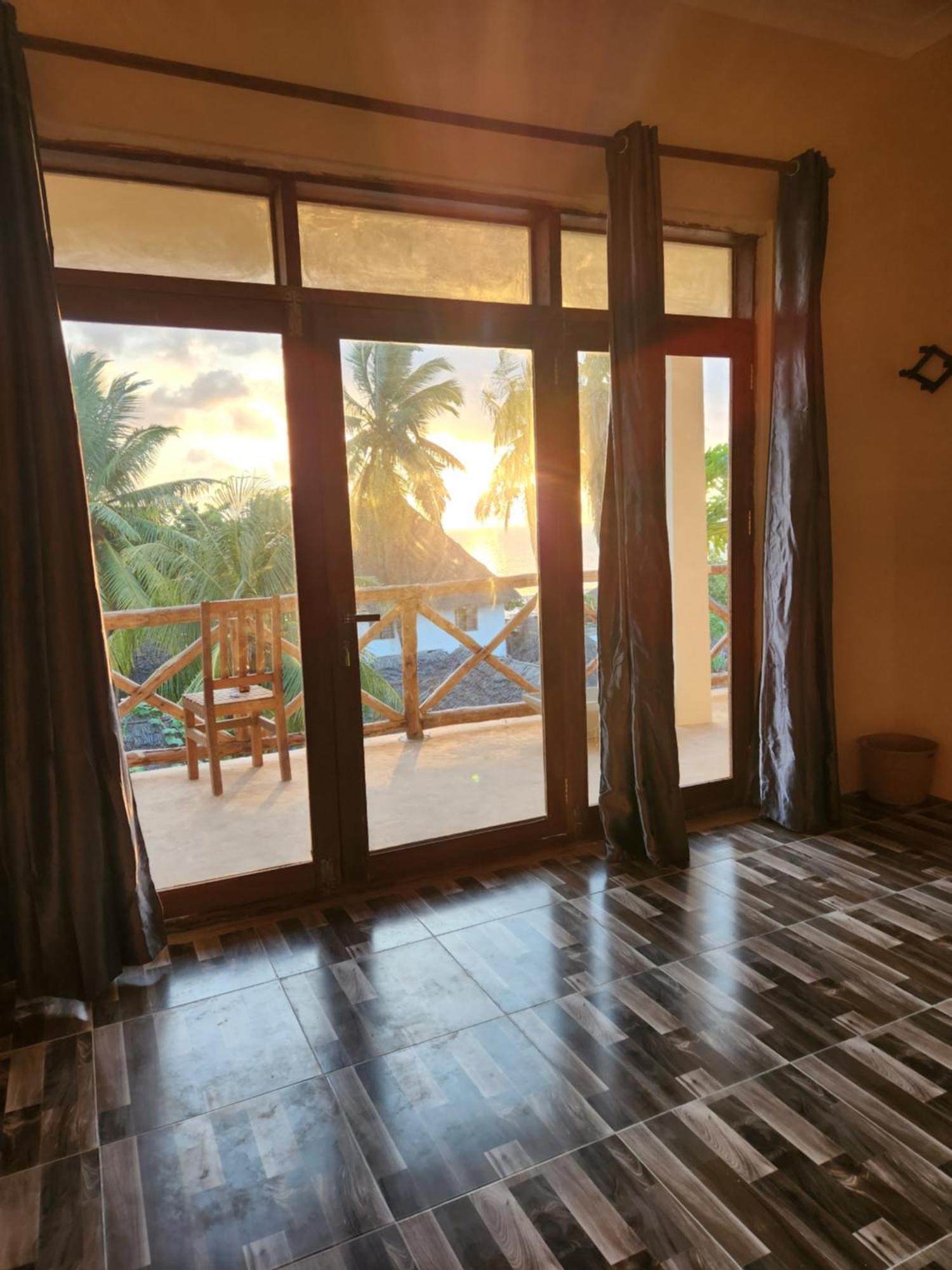 Two Palms Hotel Джамбиани Екстериор снимка